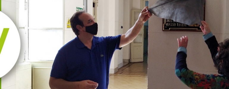 CCIV obsequió una placa por el centenario de la Facultad de Ciencias Exactas IngenierÃa y Agrimensura (FCEIA)